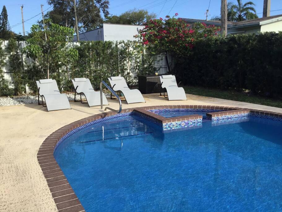 Home With A Pool Close To Beach And Fll Airport Pool Heated October- March Fort Lauderdale Esterno foto