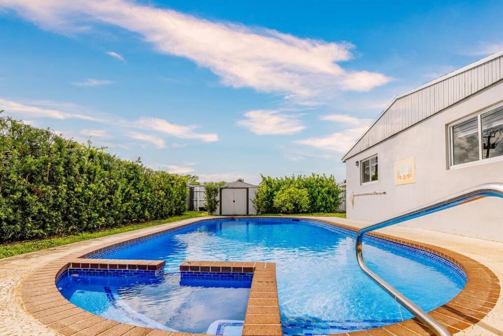 Home With A Pool Close To Beach And Fll Airport Pool Heated October- March Fort Lauderdale Esterno foto